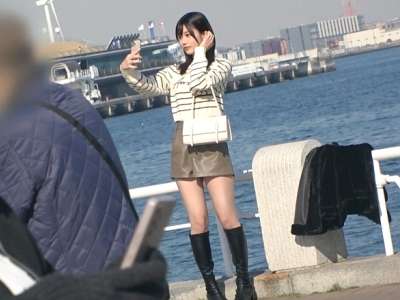 【前田美波】企画ナンパされてケツ見せフェラや着衣ベロチュー、レッグ美脚バックでスレンダー美人がエロエロ！_の画像